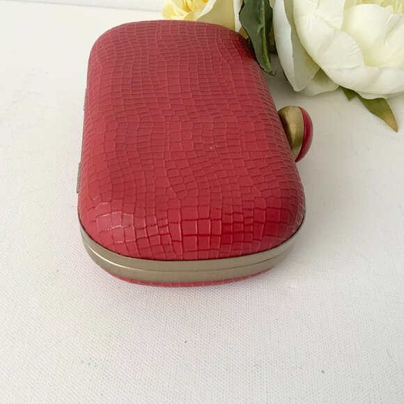 URBAN EXPRESSIONS Red Croco Embossed Vegan Leather Clutch - Picture 4 of 6